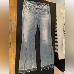 Silver Jeans Aiko mid flare. 28
